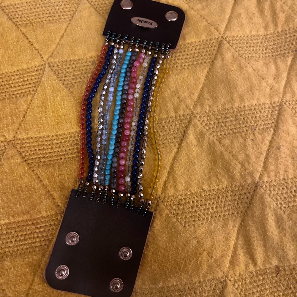 NWOT plunder bracelet . 2 different areas to snap to fit different size wrist